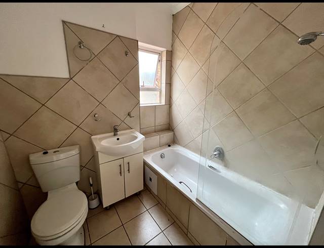 2 BEDROOM APARTMENT RENTED IN BRYANSTON